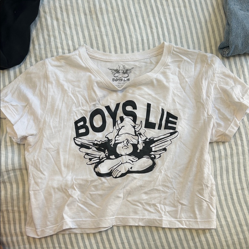 Boys lie crop top